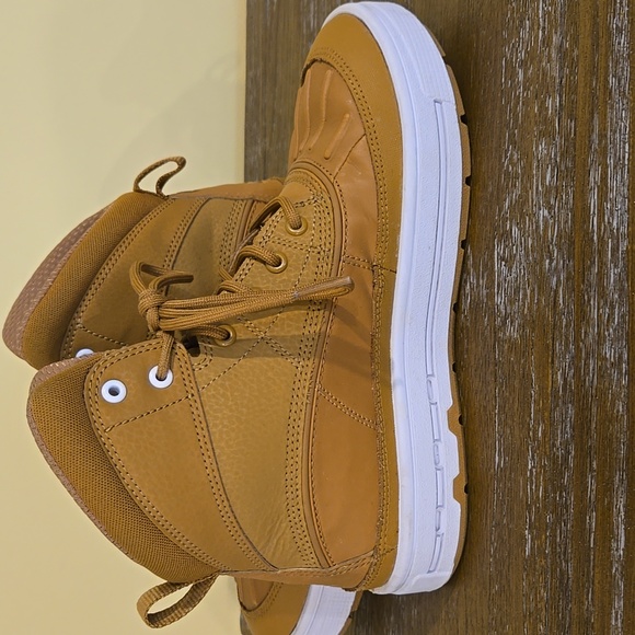 Nike Boots Size 4 - Picture 3 of 8